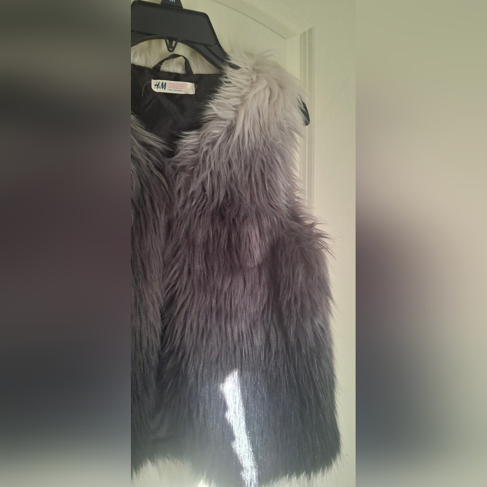H&M Fluffy Gray Faux Fur Vest Girls 10/12 Boho Western Formal Goth SKU4 - Picture 7 of 7